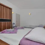 Vele Loft Ein-schlafzimmer-apartment Mit Meerblick By Interhome Διαμέρισμα *