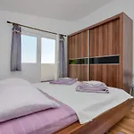 Vele Loft Ein-schlafzimmer-apartment Mit Meerblick By Interhome Μακάρσκα