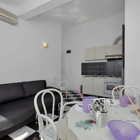 Vele Loft Ein-schlafzimmer-apartment Mit Meerblick By Interhome Apartmán Makarská