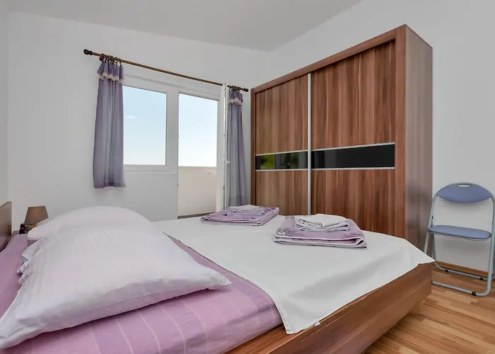 Vele Loft Ein-schlafzimmer-apartment Mit Meerblick By Interhome Makarska