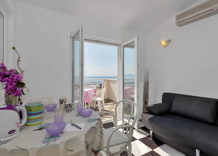Vele Loft Ein-schlafzimmer-apartment Mit Meerblick By Interhome Makarska