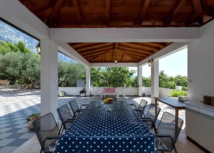 Vele Loft Ein-schlafzimmer-apartment Mit Meerblick By Interhome Daire Makarska